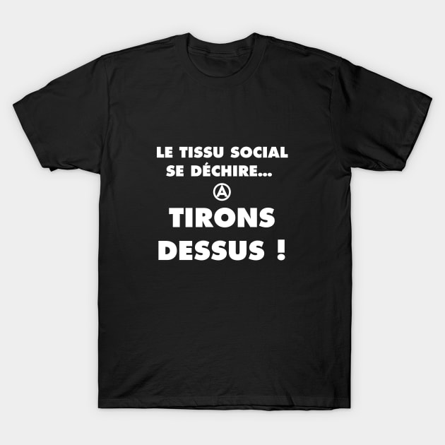Le tissu social se déchire… T-Shirt by annearchet